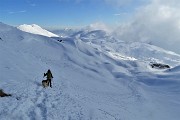 68 Alla Bocchetta di Grem (1976 m) scendiamo a dx sul sent 223 per Bivacco Mistri e Baita Alta